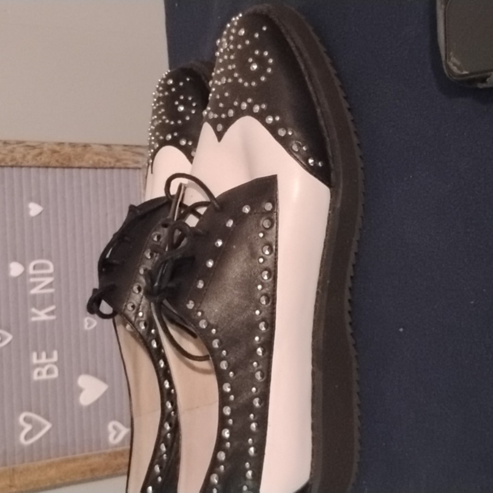 MICHEAL KORS SHOES - Picture 3 of 9